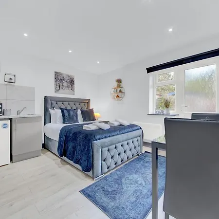 Heathrow Stays - Fawns Manor